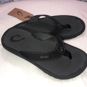 NWT Mens Olukai black flip flops size 9 Ohana style